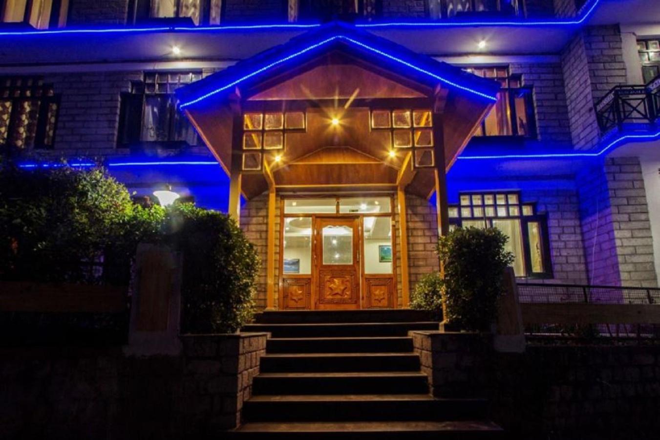 White Mountain Hotel Manāli Kültér fotó