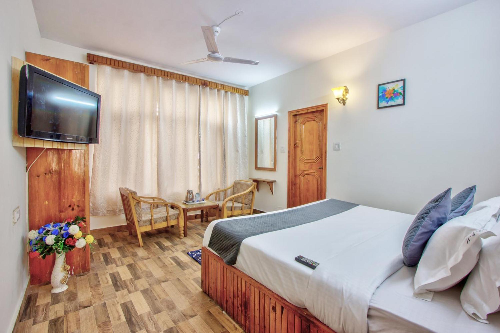 White Mountain Hotel Manāli Kültér fotó